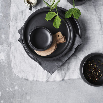 Nicolas Vahé - Nista Black Cake plate